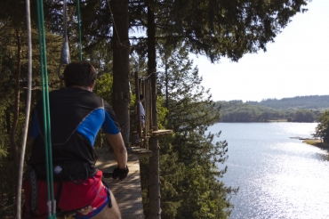 Le Parc acrobatique en forêt au lac de Saint-Pardoux
